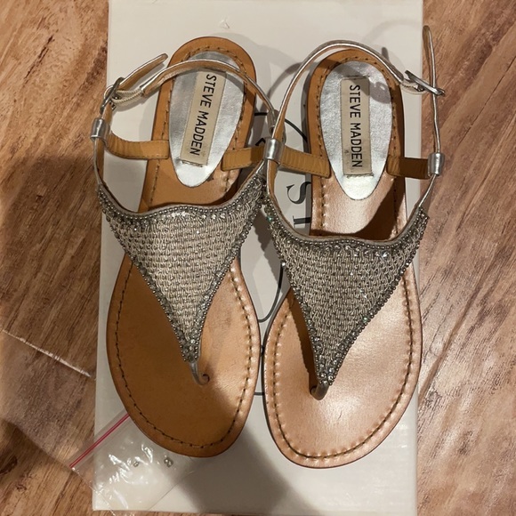 Steve Madden Diamond Pyramid Sandals - Picture 3 of 4